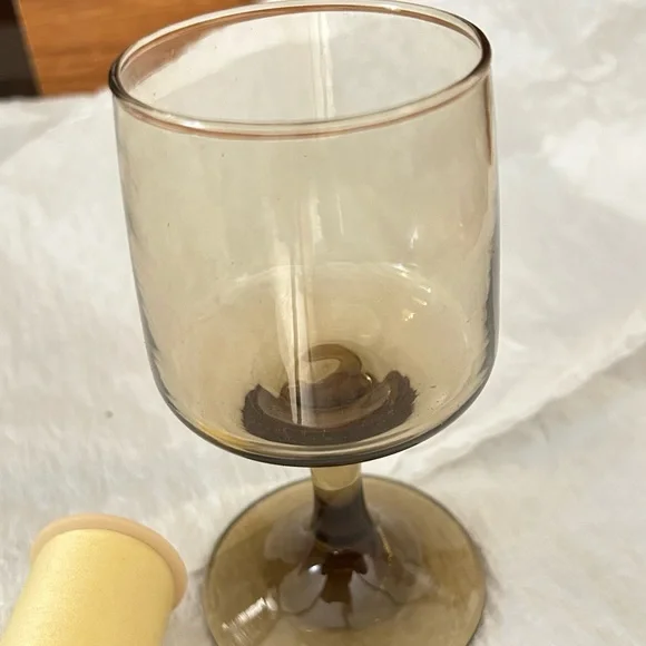 Elegant Amber Wine Glass - Picture 1 of 2